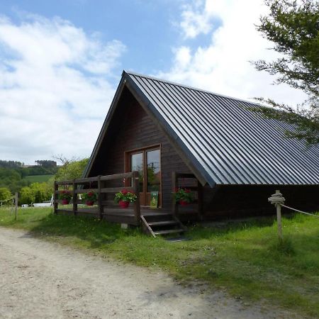 Chalet Familial Pres De Vichy, Terrasse, Animaux Acceptes - Fr-1-489-274 Le Vernet  Buitenkant foto