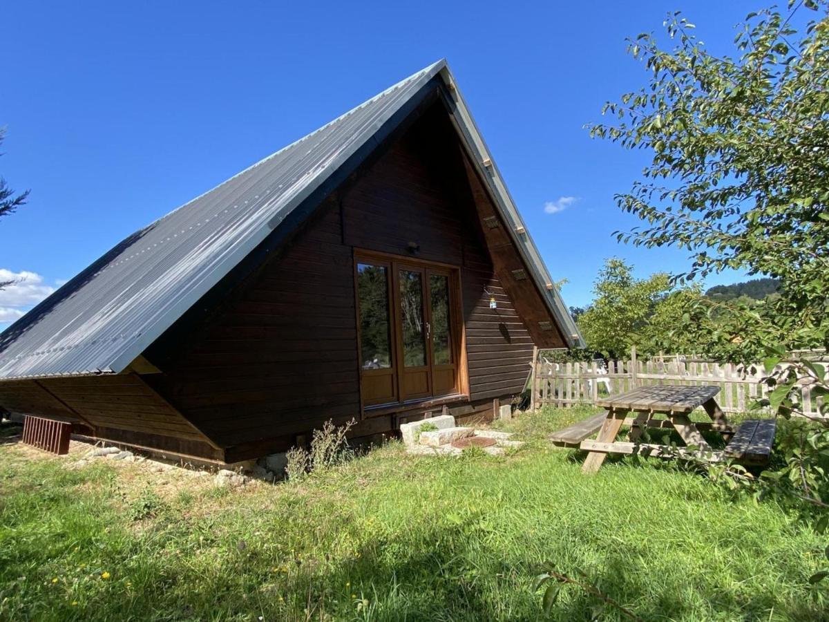 Chalet Familial Pres De Vichy, Terrasse, Animaux Acceptes - Fr-1-489-274 Le Vernet  Buitenkant foto